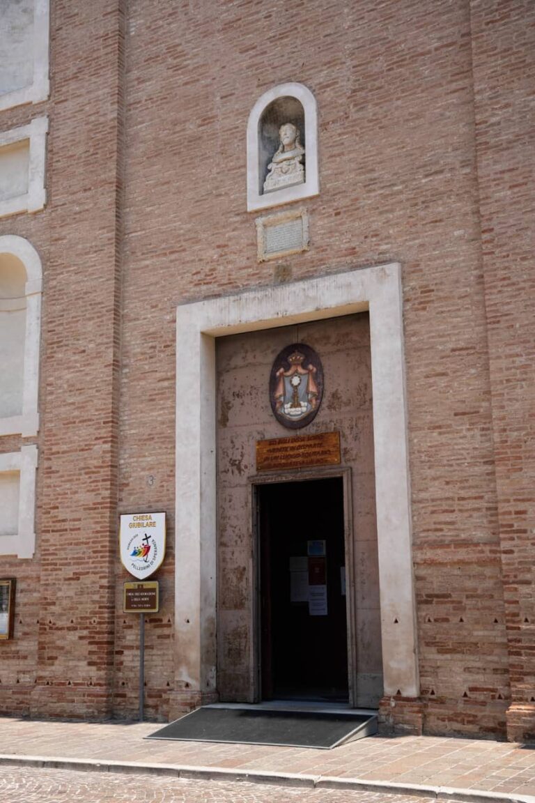 Chiesa dell_Adorazione 02438 - dimensioni grandi