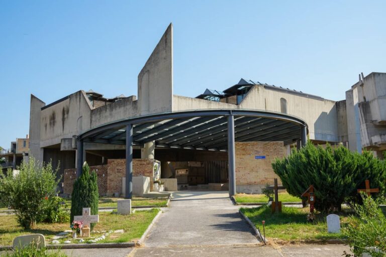 Cimitero 02964 - dimensioni grandi