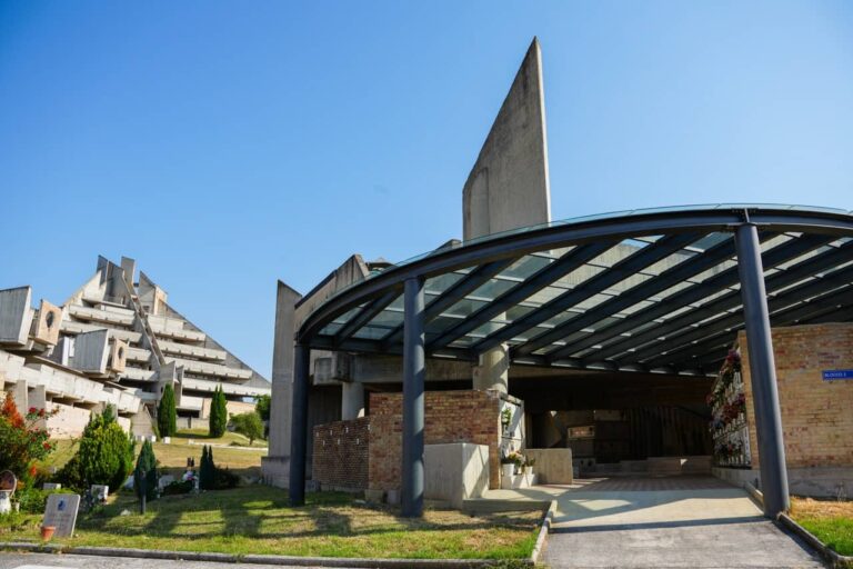 Cimitero 02968 - dimensioni grandi