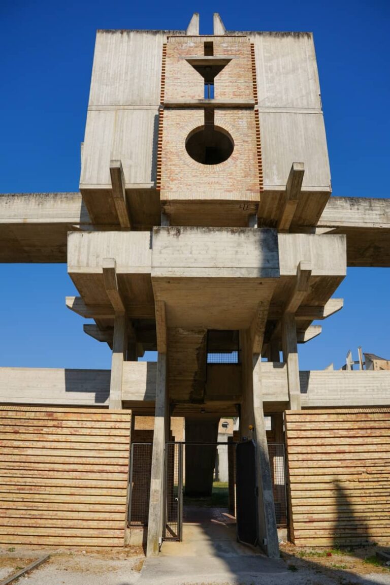 Cimitero 02981 - dimensioni grandi