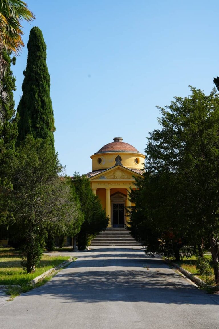 Cimitero 02988 - dimensioni grandi