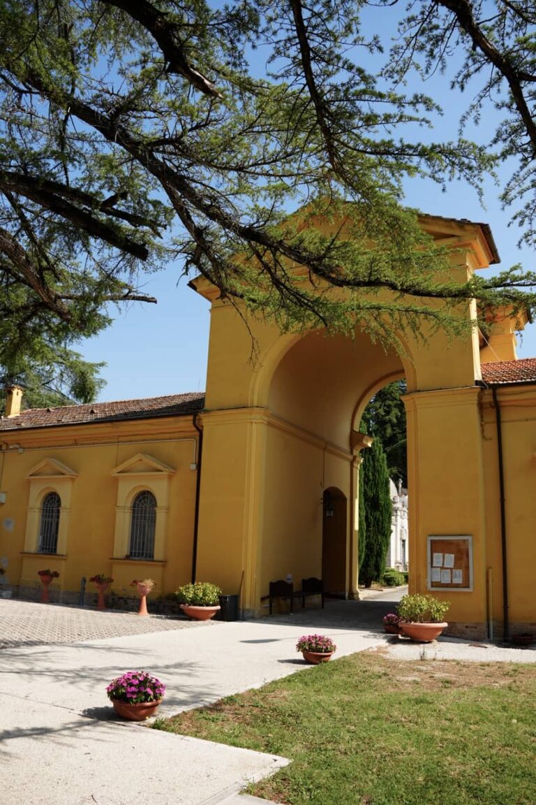 Cimitero 03006 - dimensioni grandi