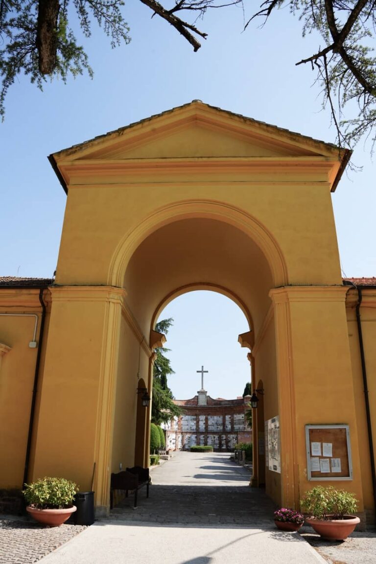 Cimitero 03007 - dimensioni grandi