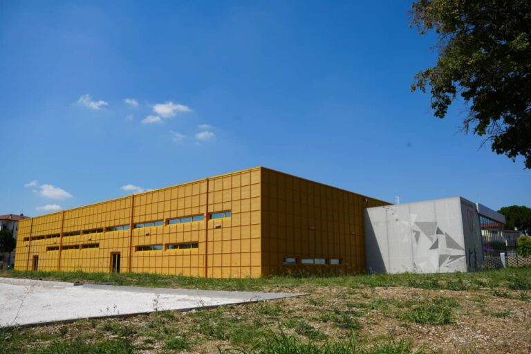 Palazzetto della scherma nuovo 03098 - dimensioni grandi