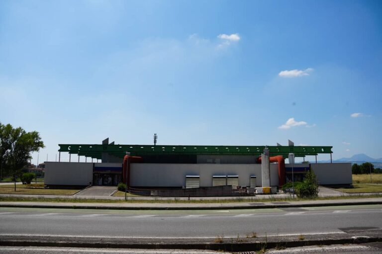 Palazzetto dello sport 03105 - dimensioni grandi
