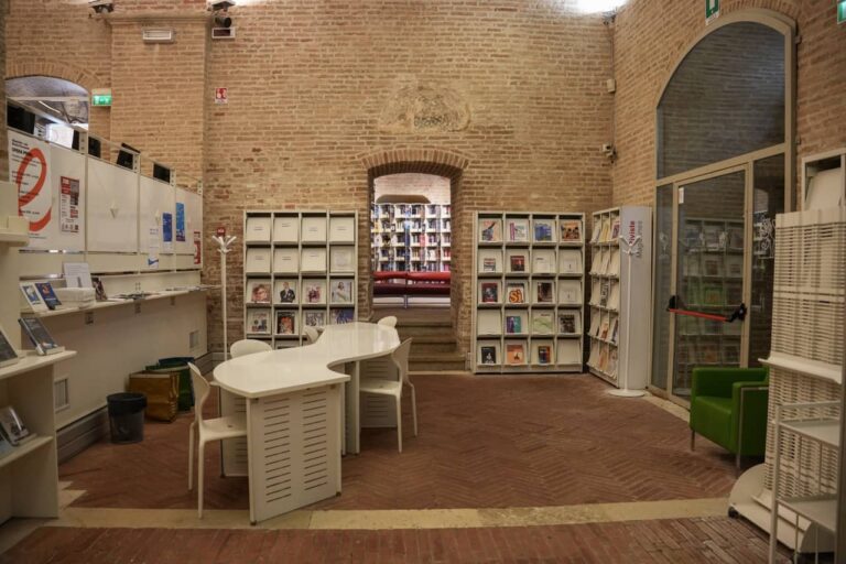 Biblioteca Comunale Planettiana 01878 - dimensioni grandi