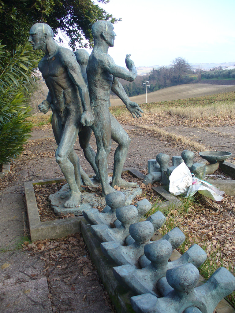 Cippo e Monumento ai Martiri della Libertà 3