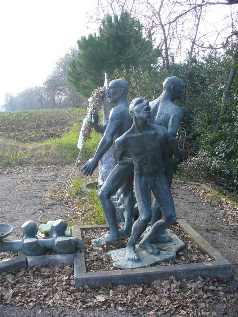 Cippo e Monumento ai Martiri della Libertà 4