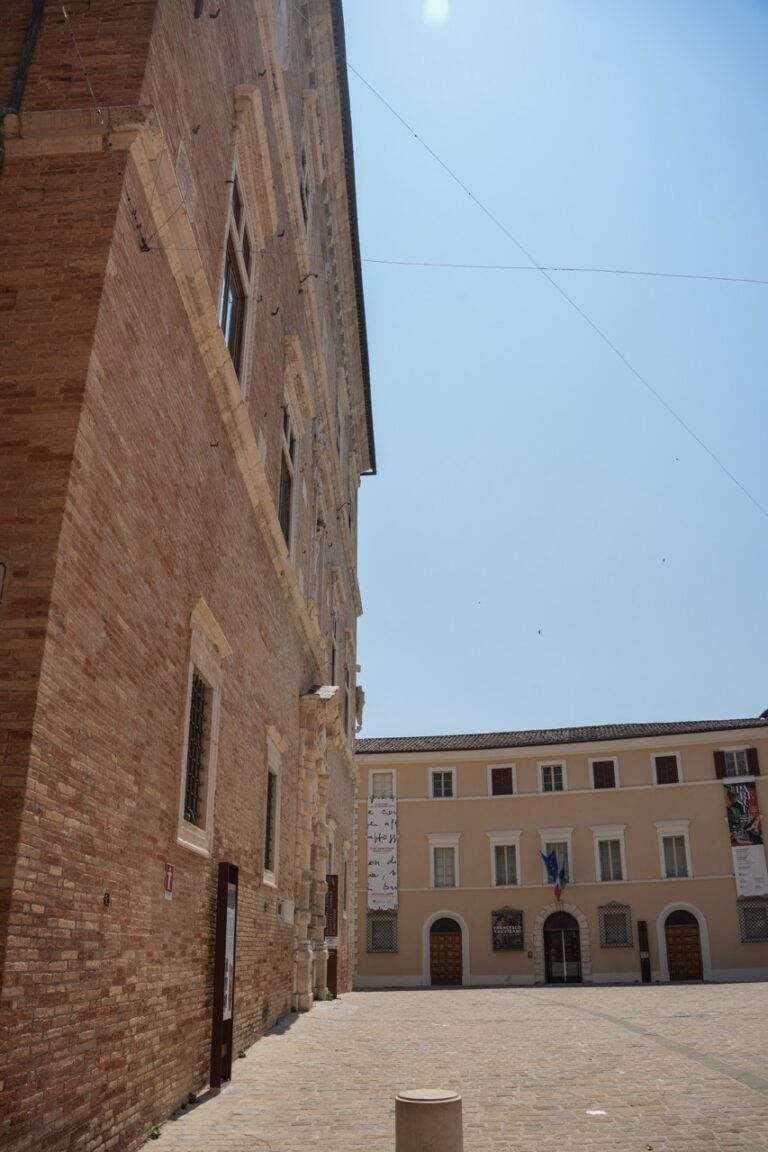 Piazza Colocci 02372