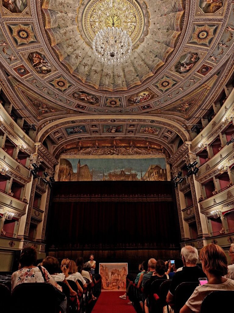 foto guida teatro luglio 2025 - Raffaela Gattini - dimensioni grandi